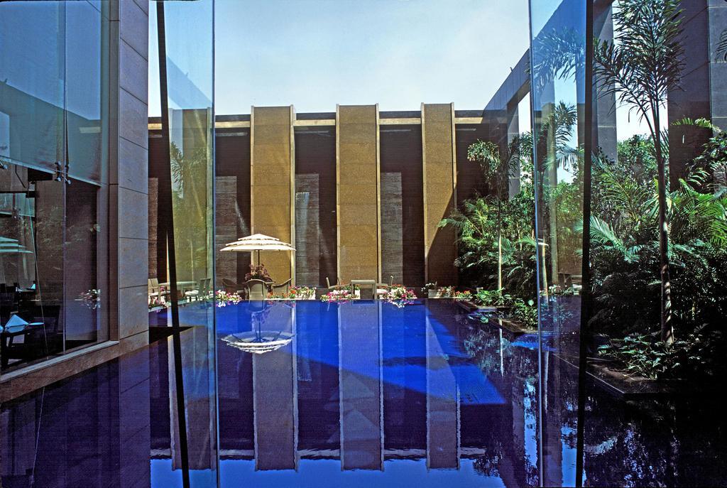 Radisson Noida Hotel ภายนอก รูปภาพ