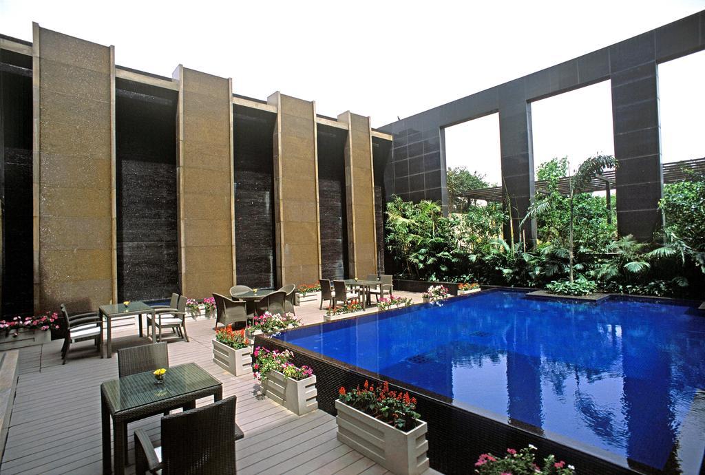 Radisson Noida Hotel ภายนอก รูปภาพ