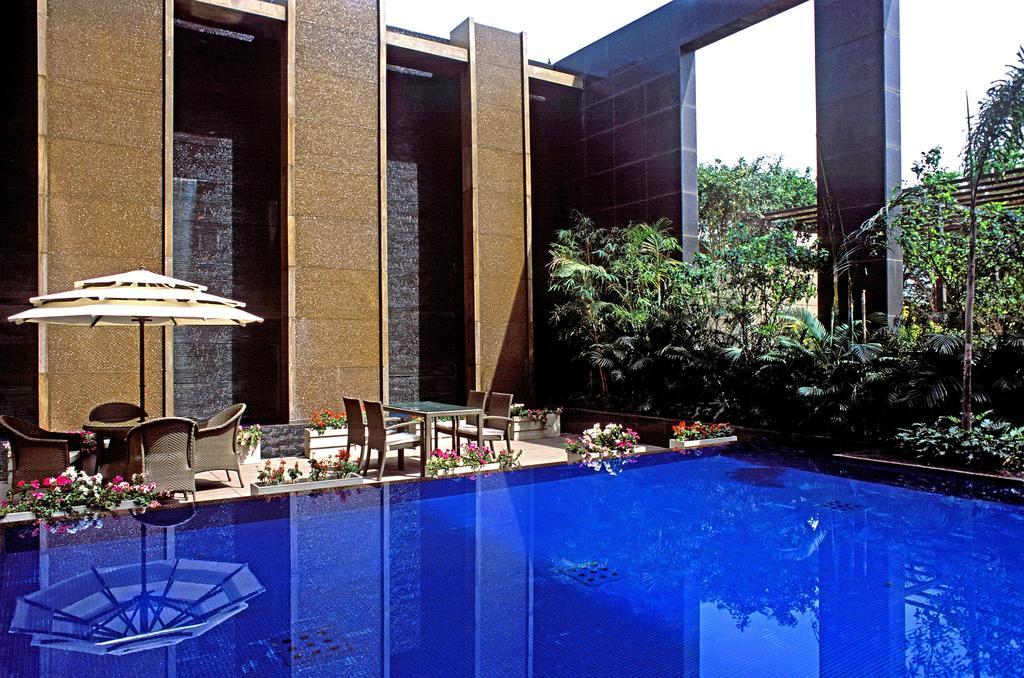 Radisson Noida Hotel ภายนอก รูปภาพ