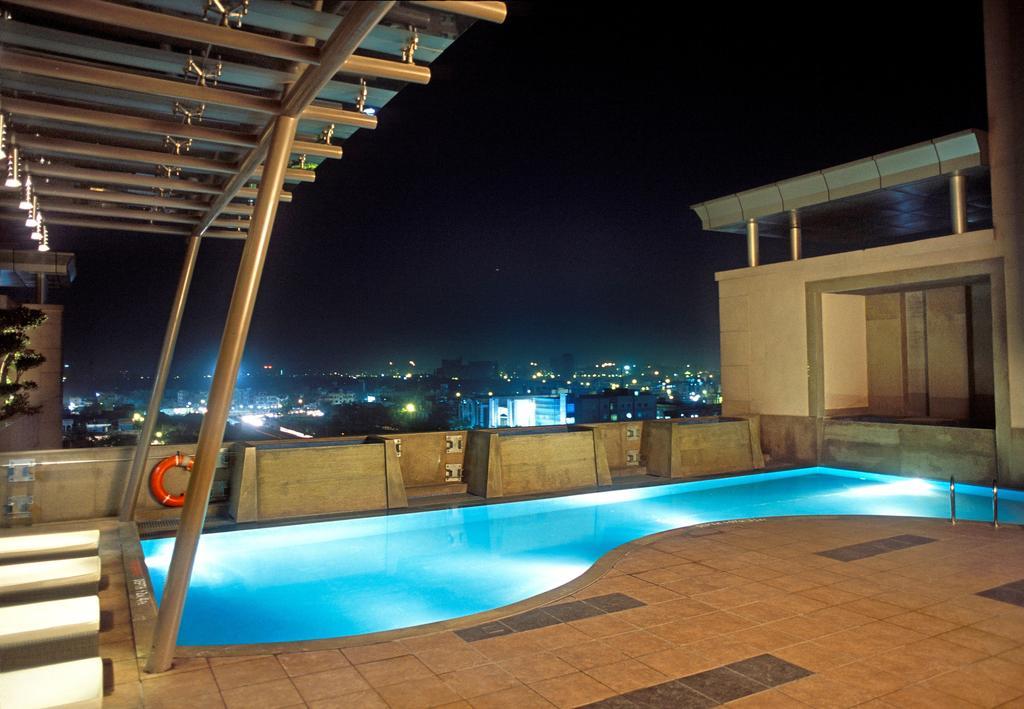 Radisson Noida Hotel ภายนอก รูปภาพ