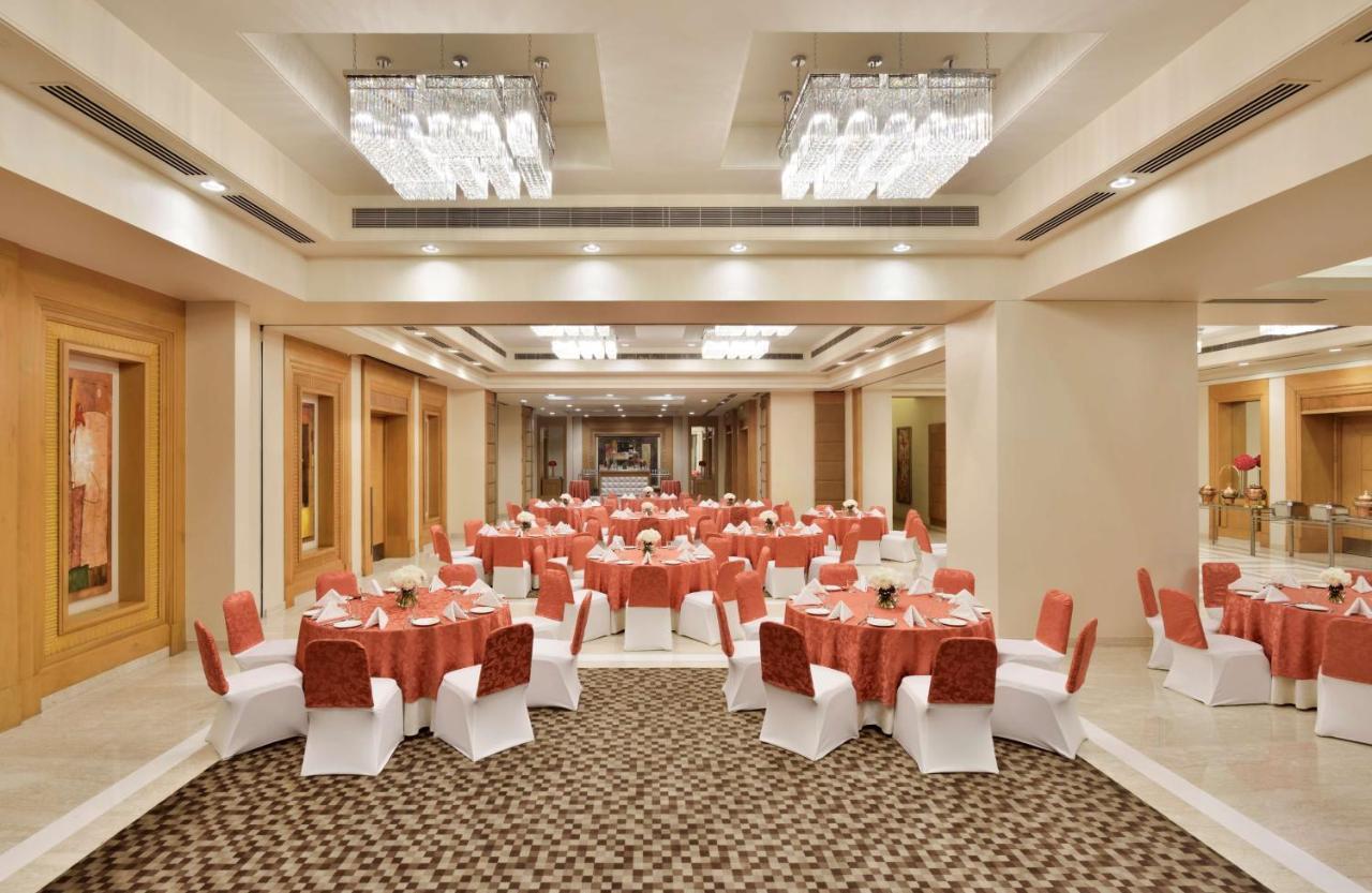 Radisson Noida Hotel ภายนอก รูปภาพ