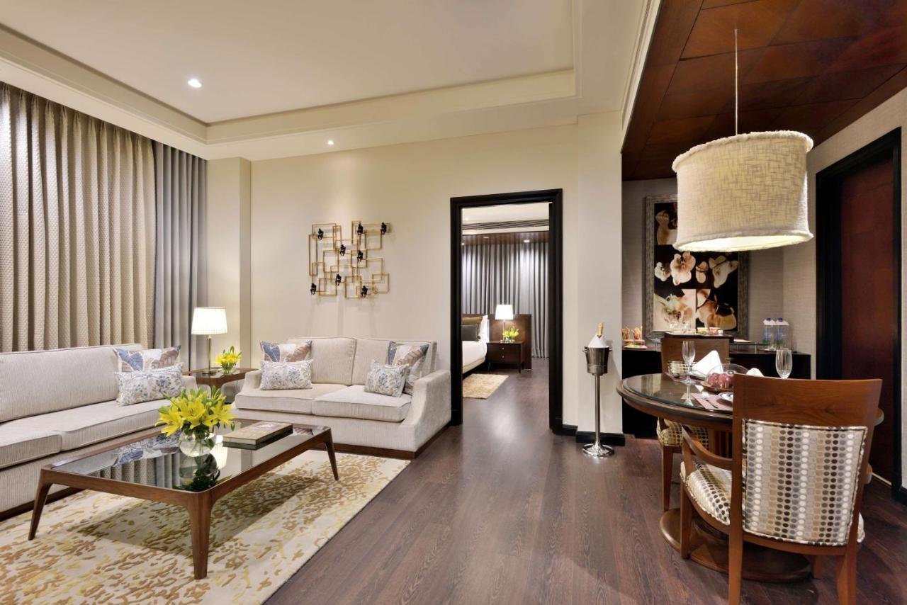 Radisson Noida Hotel ภายนอก รูปภาพ
