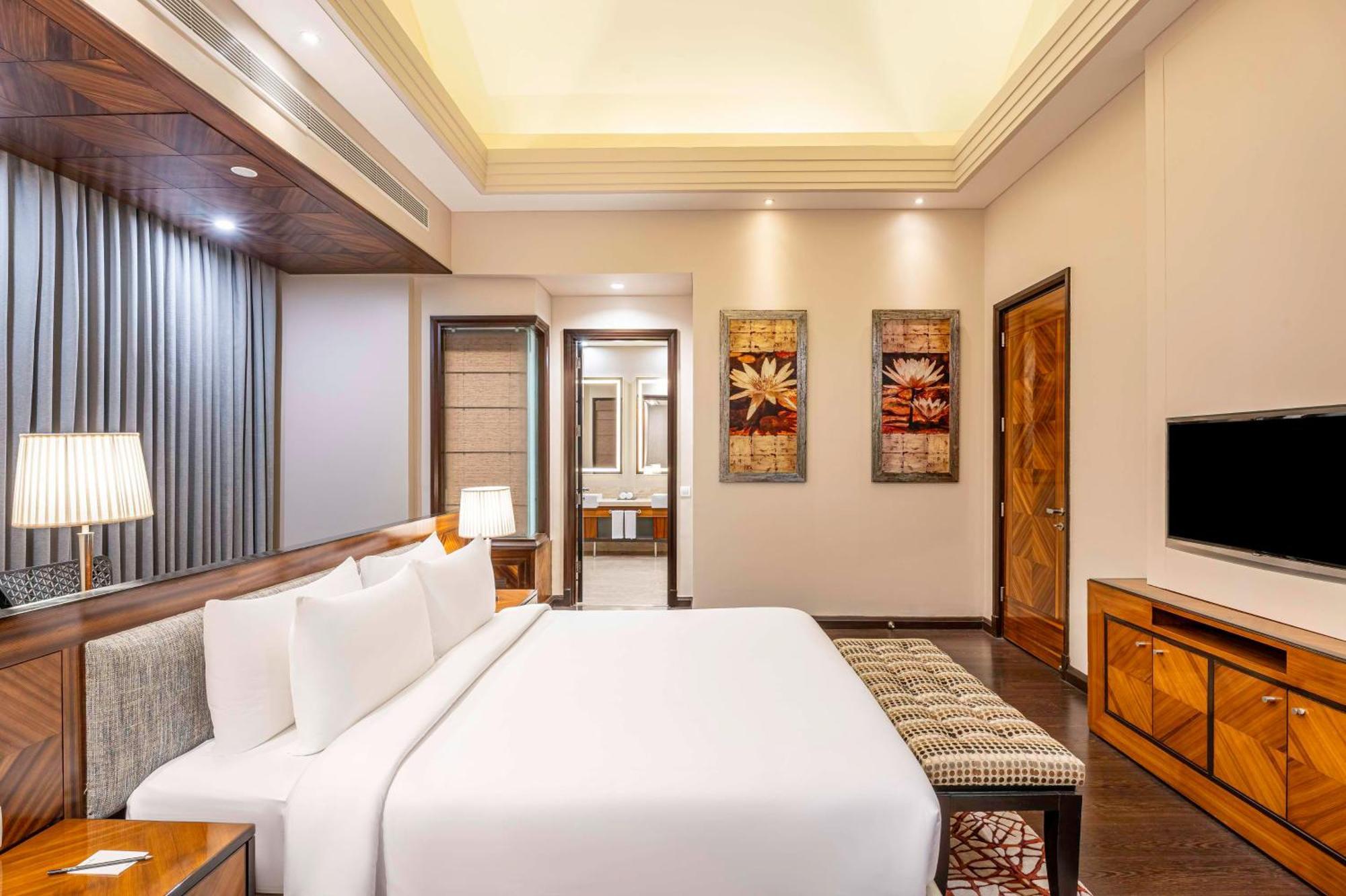 Radisson Noida Hotel ภายนอก รูปภาพ