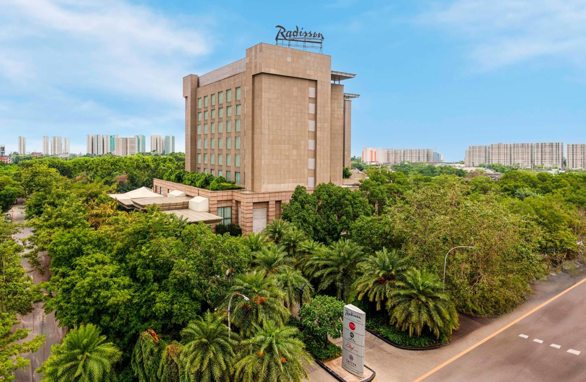 Radisson Noida Hotel ภายนอก รูปภาพ