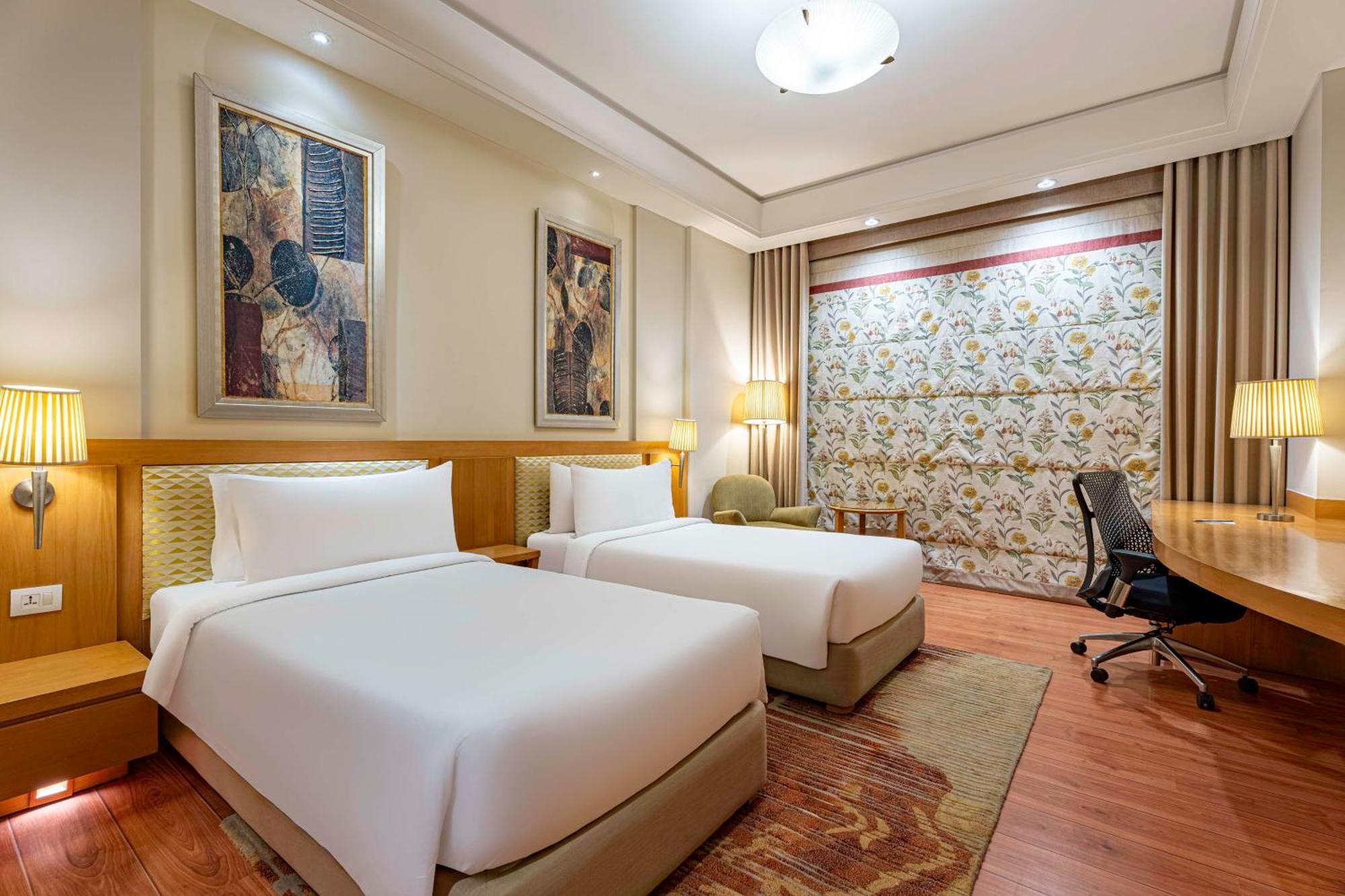 Radisson Noida Hotel ภายนอก รูปภาพ