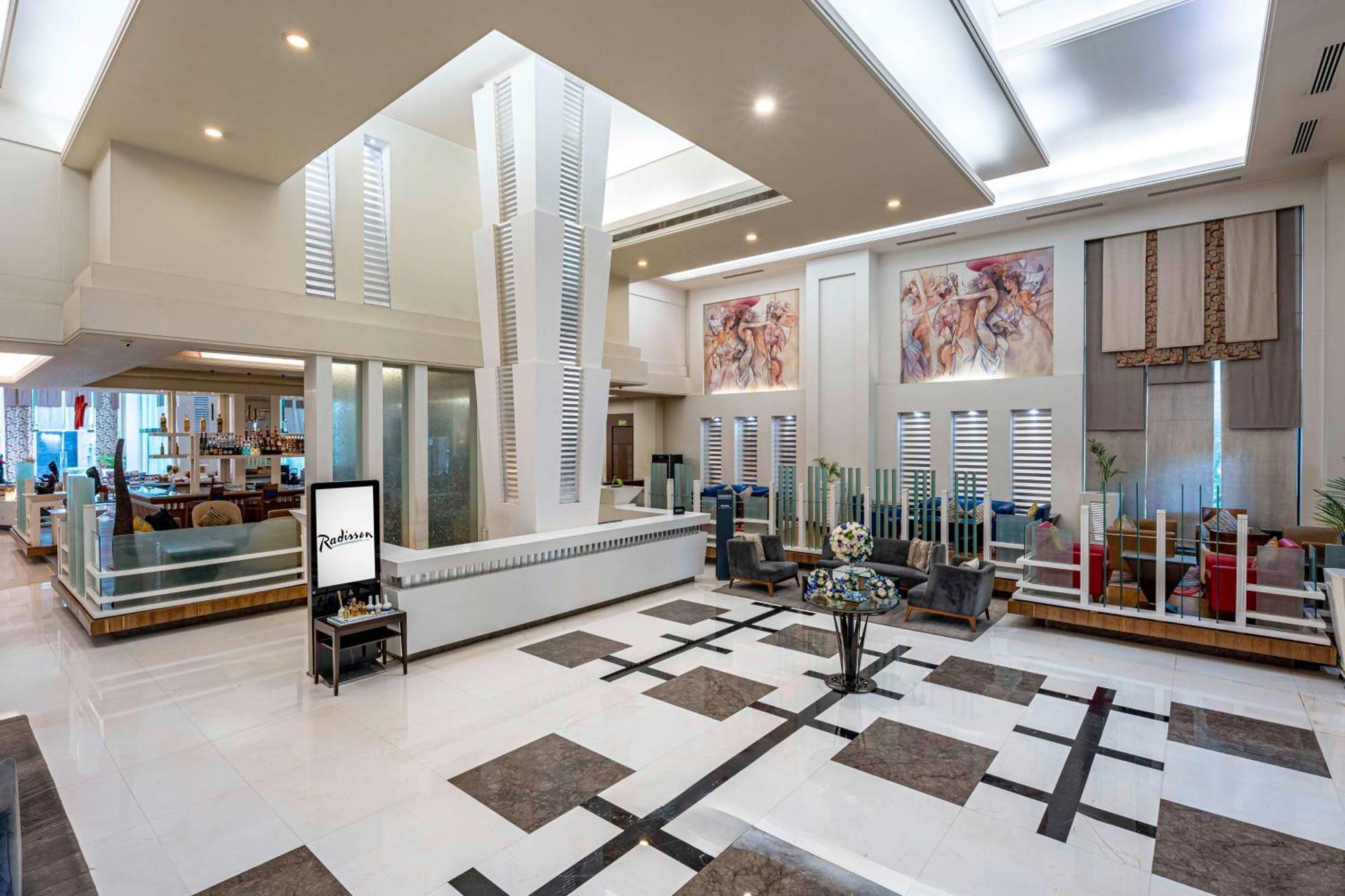 Radisson Noida Hotel ภายนอก รูปภาพ