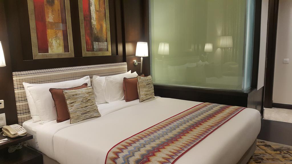 Radisson Noida Hotel ภายนอก รูปภาพ