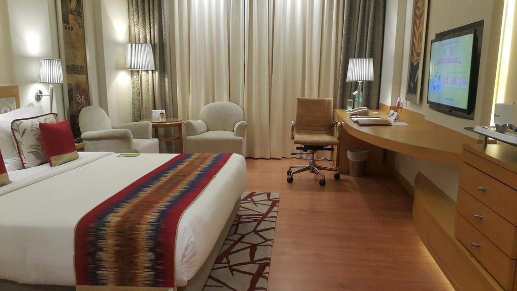 Radisson Noida Hotel ภายนอก รูปภาพ