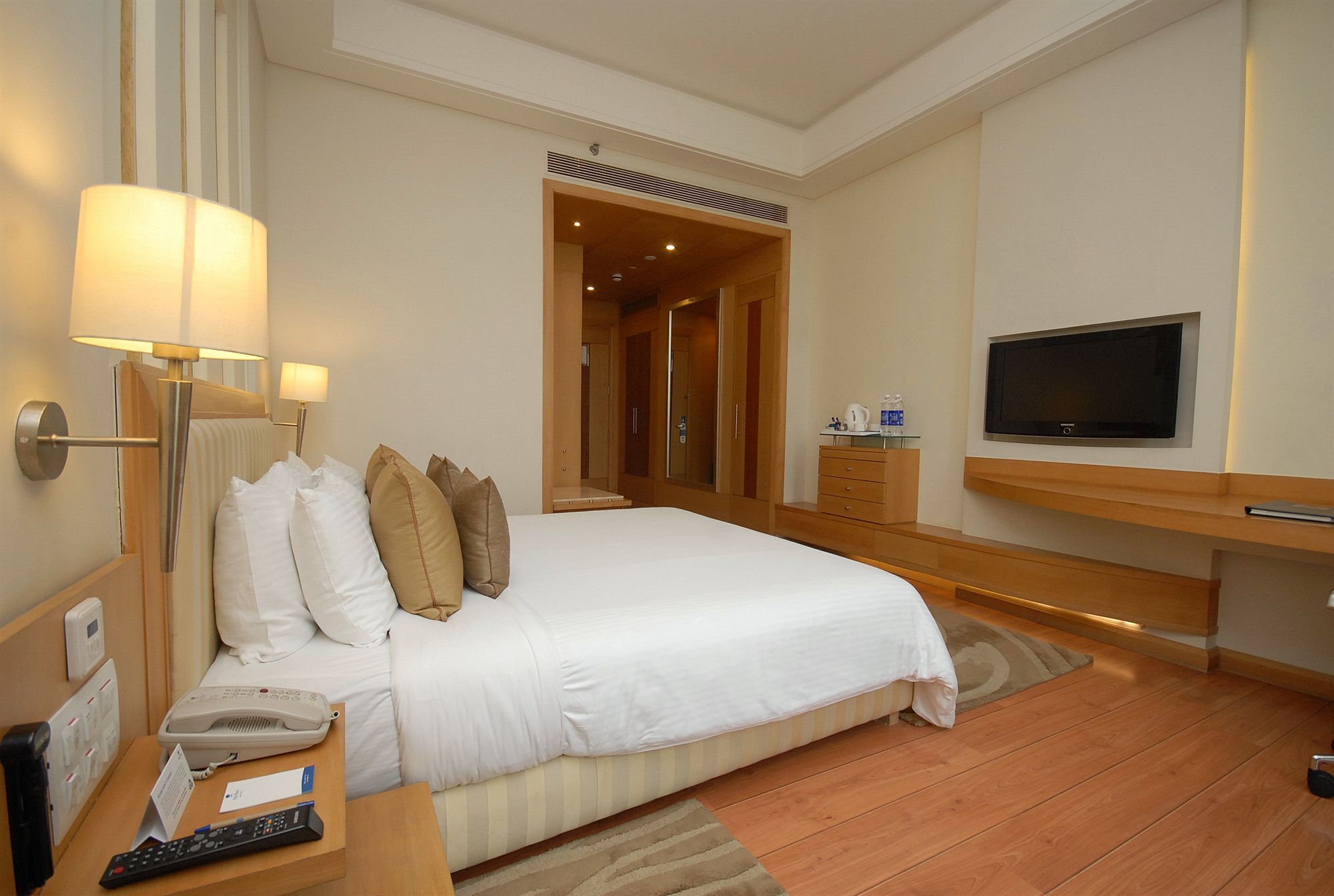 Radisson Noida Hotel ภายนอก รูปภาพ