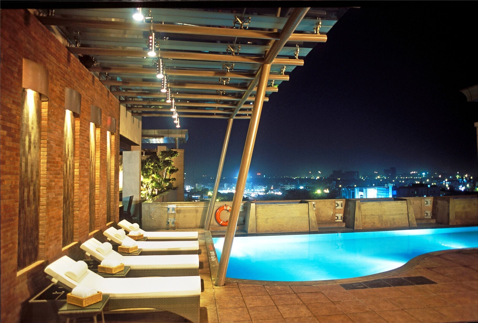 Radisson Noida Hotel ภายนอก รูปภาพ