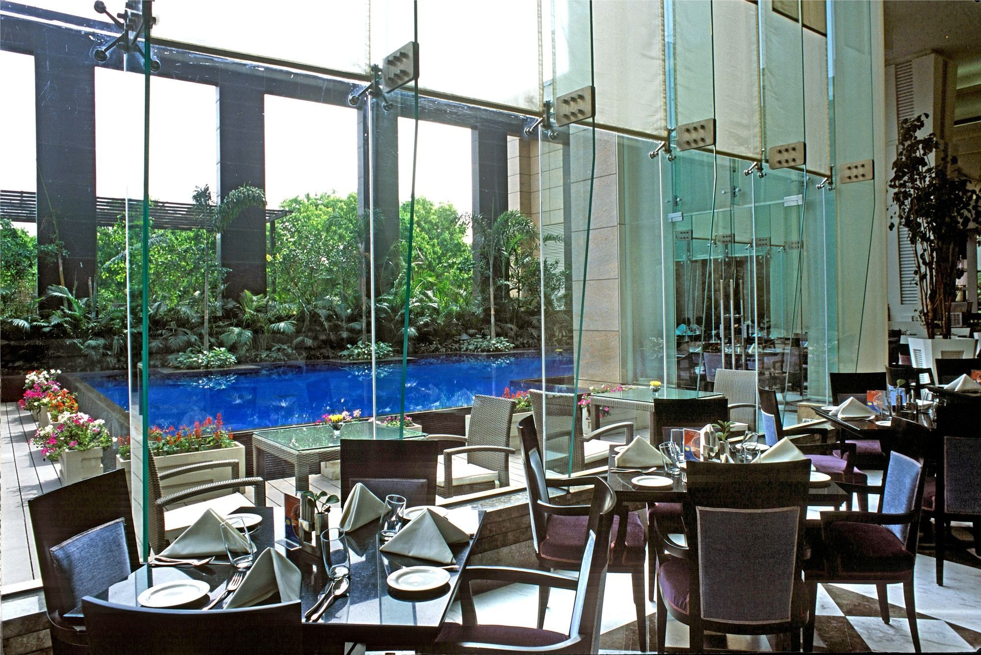 Radisson Noida Hotel ภายนอก รูปภาพ